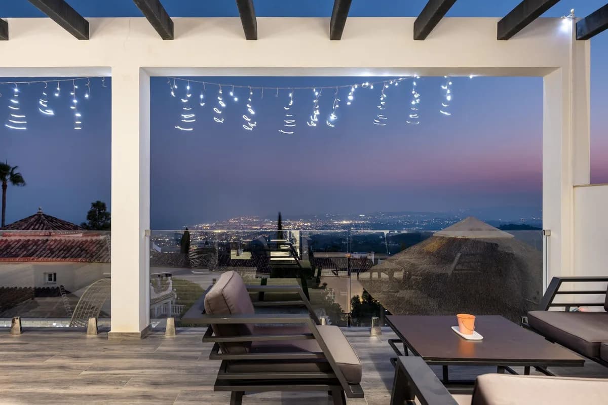 4 Bedroom Detached Villa for Sale in Mijas Costa, Málaga - Image 3