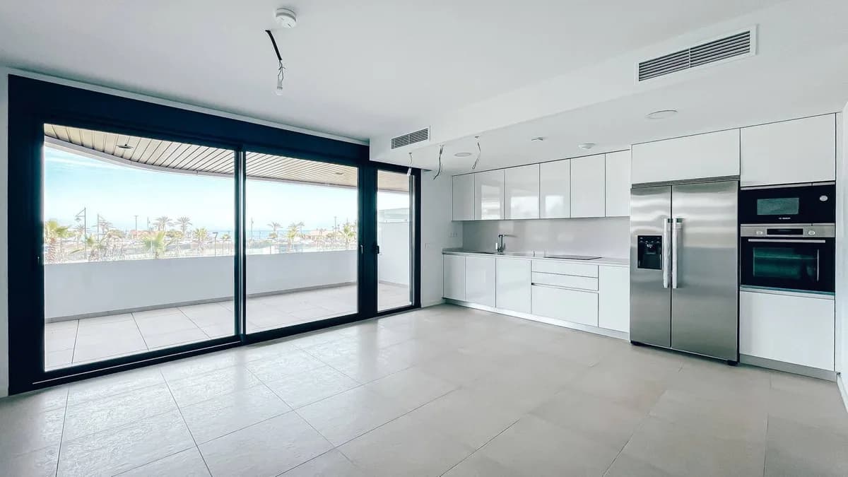 3 Bedroom Middle Floor Apartment for Sale in Torremolinos, Málaga - Image 6