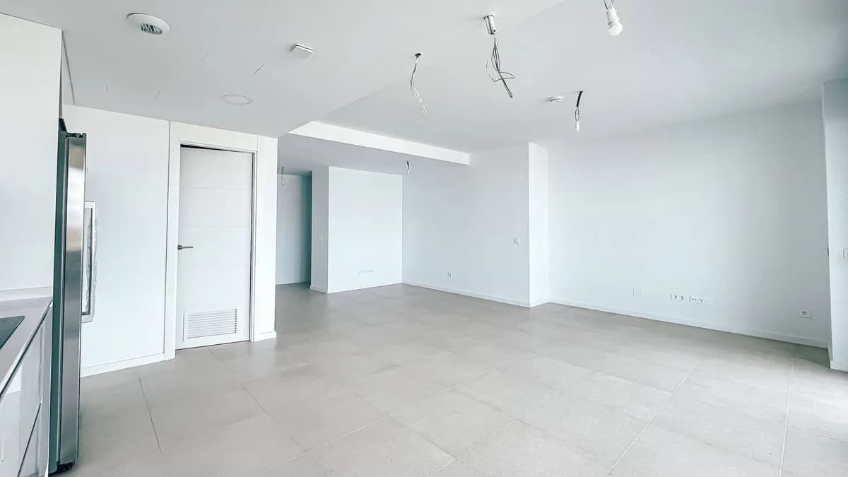 3 Bedroom Middle Floor Apartment for Sale in Torremolinos, Málaga - Image 8