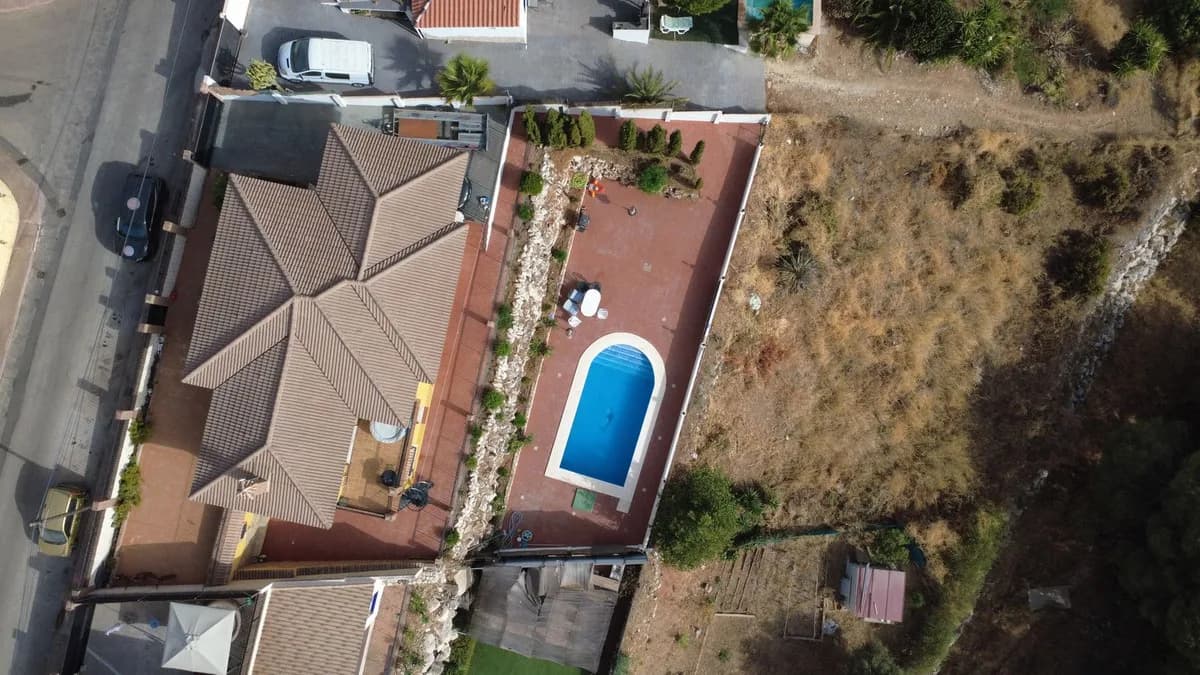 5 Bedroom Detached Villa for Sale in Alhaurín de la Torre, Málaga - Image 2