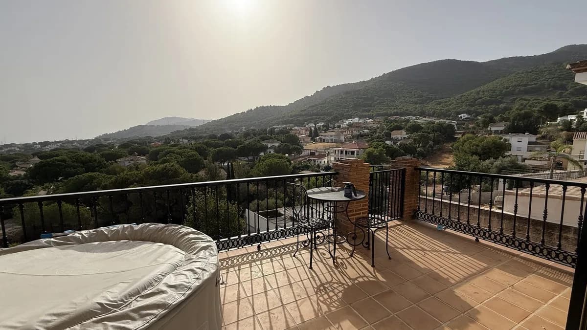 5 Bedroom Detached Villa for Sale in Alhaurín de la Torre, Málaga - Image 3