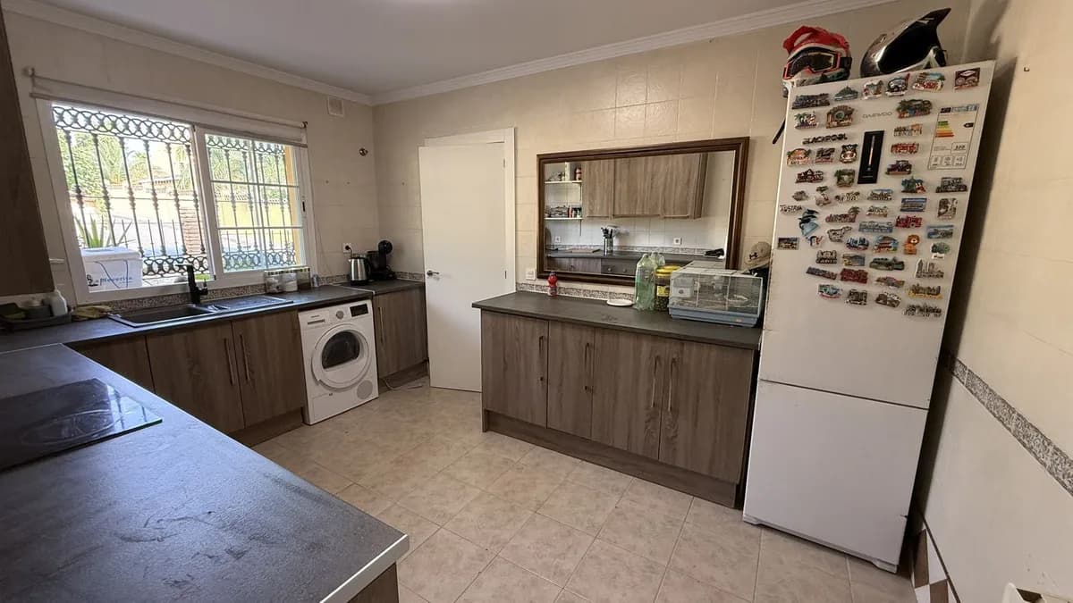 5 Bedroom Detached Villa for Sale in Alhaurín de la Torre, Málaga - Image 7