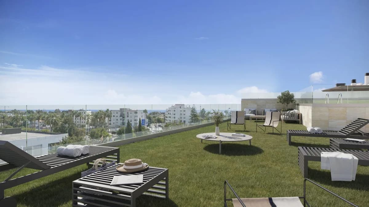 2 Bedroom Middle Floor Apartment for Sale in San Pedro de Alcántara, Málaga - Image 2