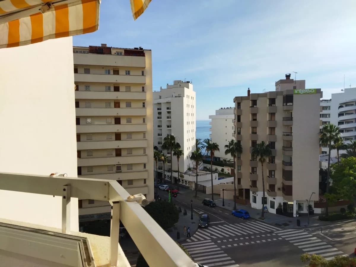 2 Bedroom Middle Floor Apartment for Sale in Marbella, Málaga - Image 8