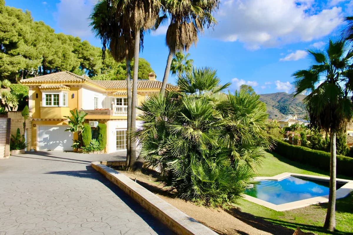4 Bedroom Detached Villa for Sale in Hacienda Las Chapas, Málaga - Image 5