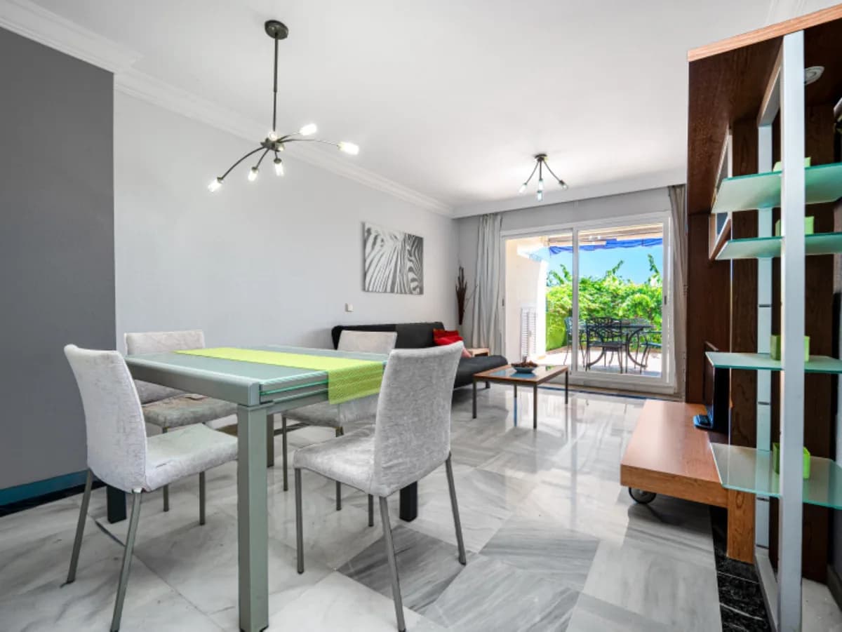 1 Bedroom Middle Floor Apartment for Sale in Marbella, Málaga - Image 7