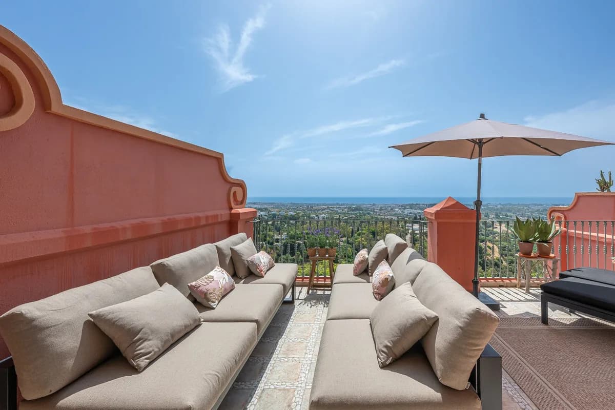 4 Bedroom Duplex for Sale in Monte Halcones, Málaga - Image 2