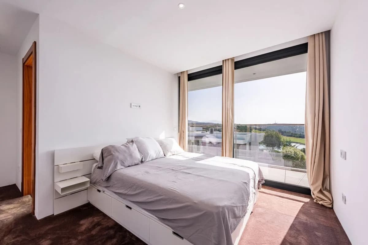 3 Bedroom Detached Villa for Sale in Estepona, Málaga - Image 4