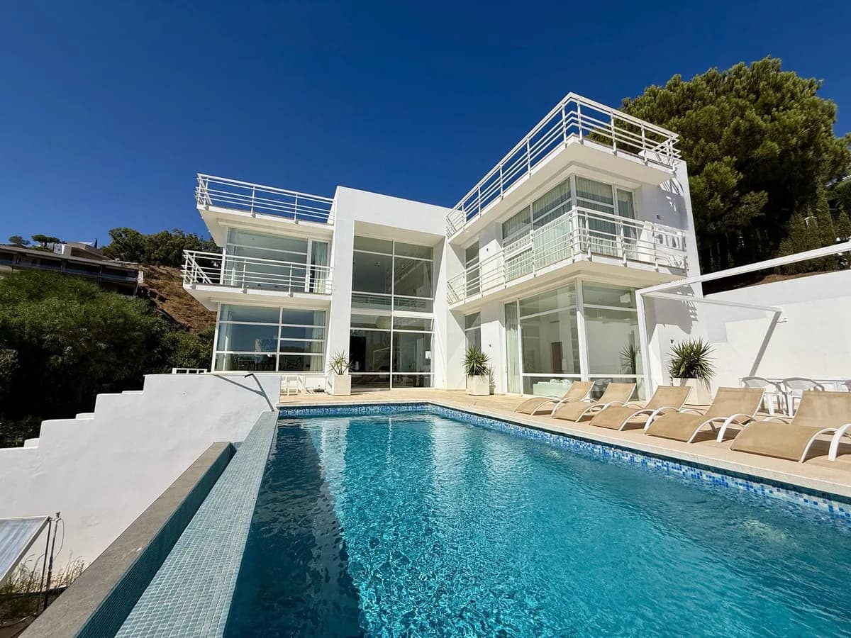4 Bedroom Detached Villa for Sale in Valtocado, Málaga