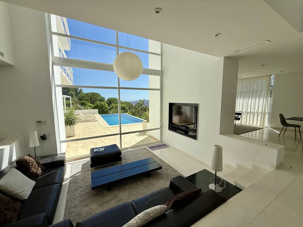 4 Bedroom Detached Villa for Sale in Valtocado, Málaga - Image 2