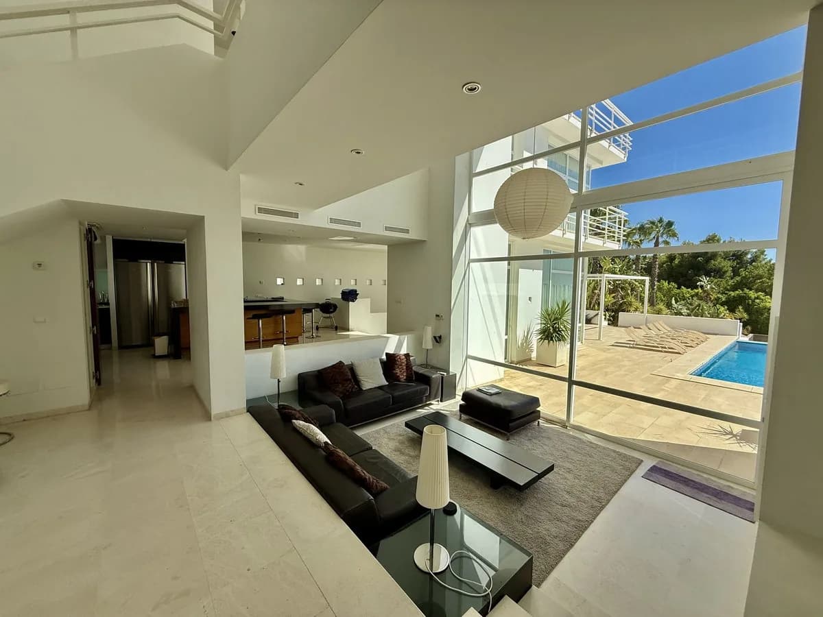4 Bedroom Detached Villa for Sale in Valtocado, Málaga - Image 4