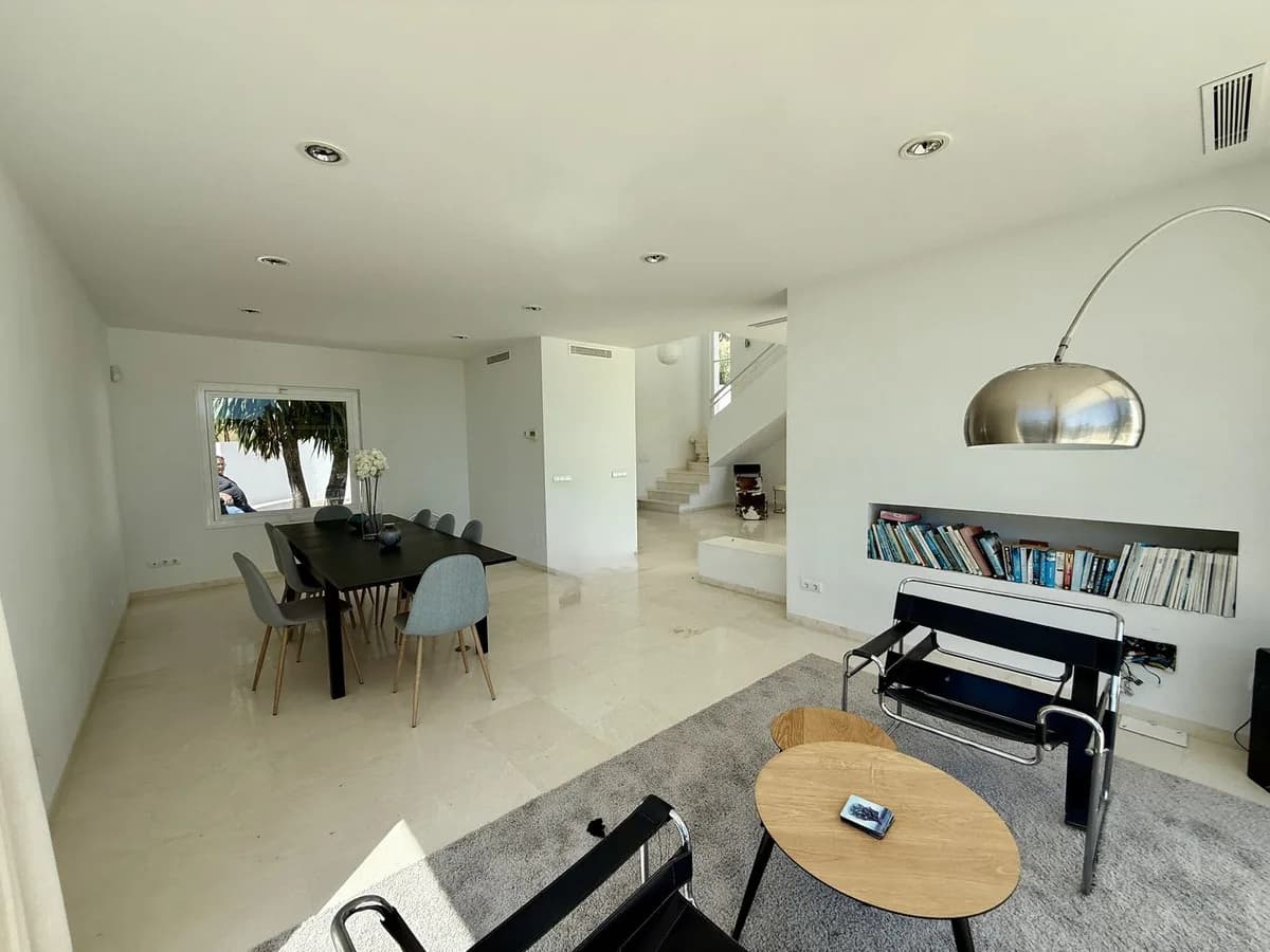 4 Bedroom Detached Villa for Sale in Valtocado, Málaga - Image 8