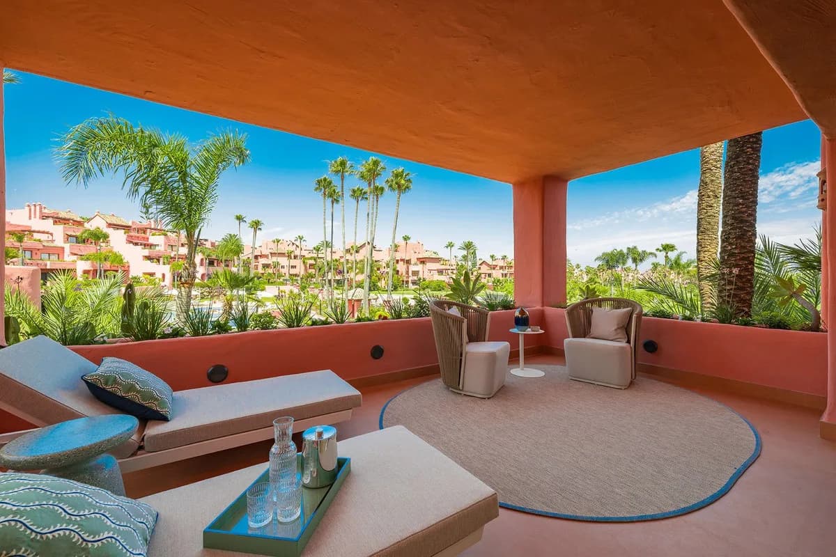 3 Bedroom Middle Floor Apartment for Sale in New Golden Mile, Málaga - Image 5