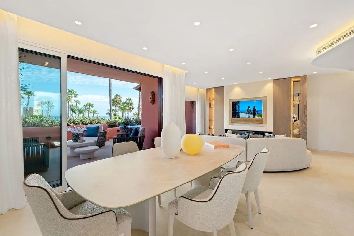 3 Bedroom Middle Floor Apartment for Sale in New Golden Mile, Málaga - Image 7