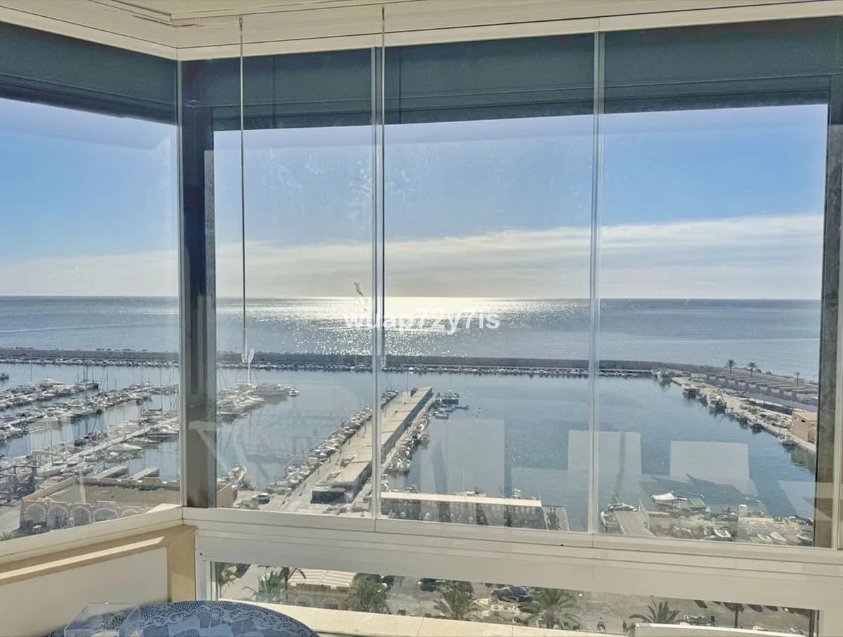 2 Bedroom Top Floor Apartment for Sale in Fuengirola, Málaga