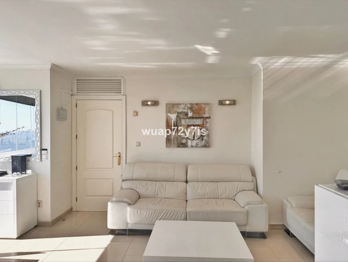 2 Bedroom Top Floor Apartment for Sale in Fuengirola, Málaga - Image 3