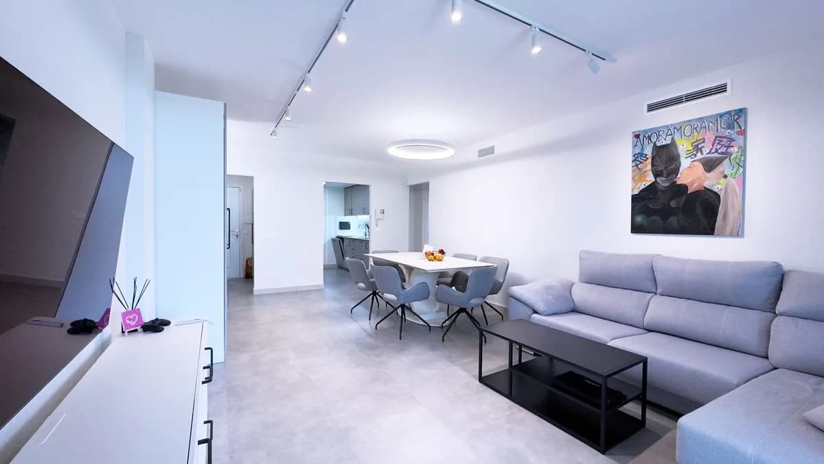 2 Bedroom Ground Floor Apartment for Sale in El Paraiso, Málaga - Image 4