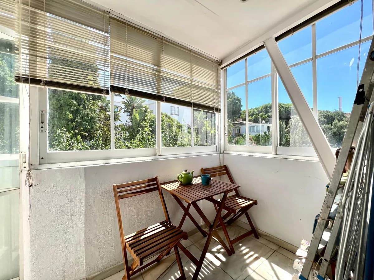 3 Bedroom Top Floor Apartment for Sale in Elviria, Málaga - Image 3