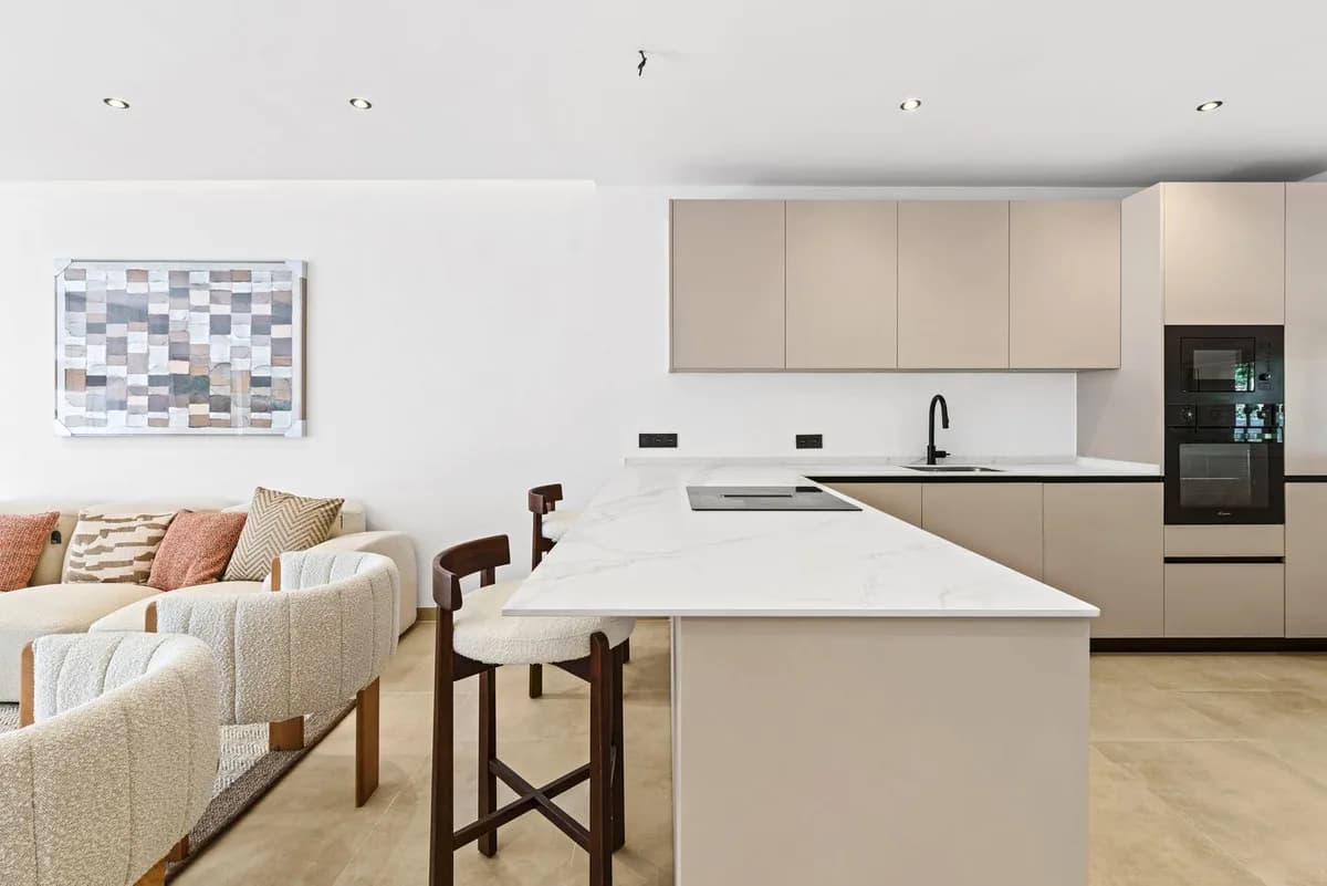 3 Bedroom Ground Floor Apartment for Sale in Nueva Andalucía, Málaga