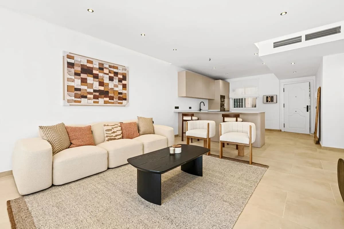 3 Bedroom Ground Floor Apartment for Sale in Nueva Andalucía, Málaga - Image 3