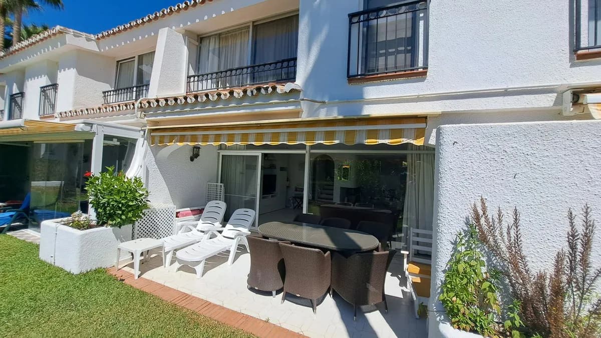 3 Bedroom Townhouse for Sale in Miraflores, Málaga - Image 3
