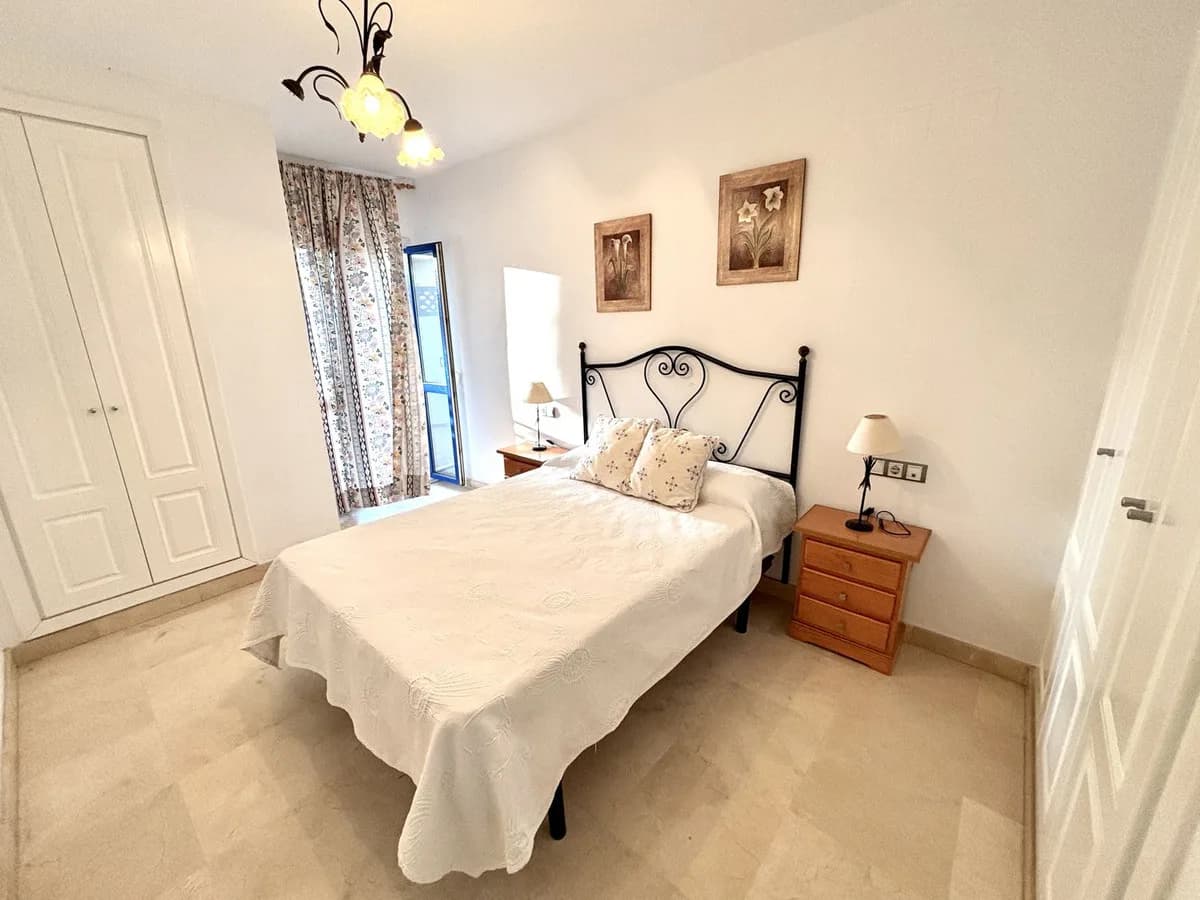 1 Bedroom Ground Floor Apartment for Sale in San Luis de Sabinillas, Málaga - Image 9