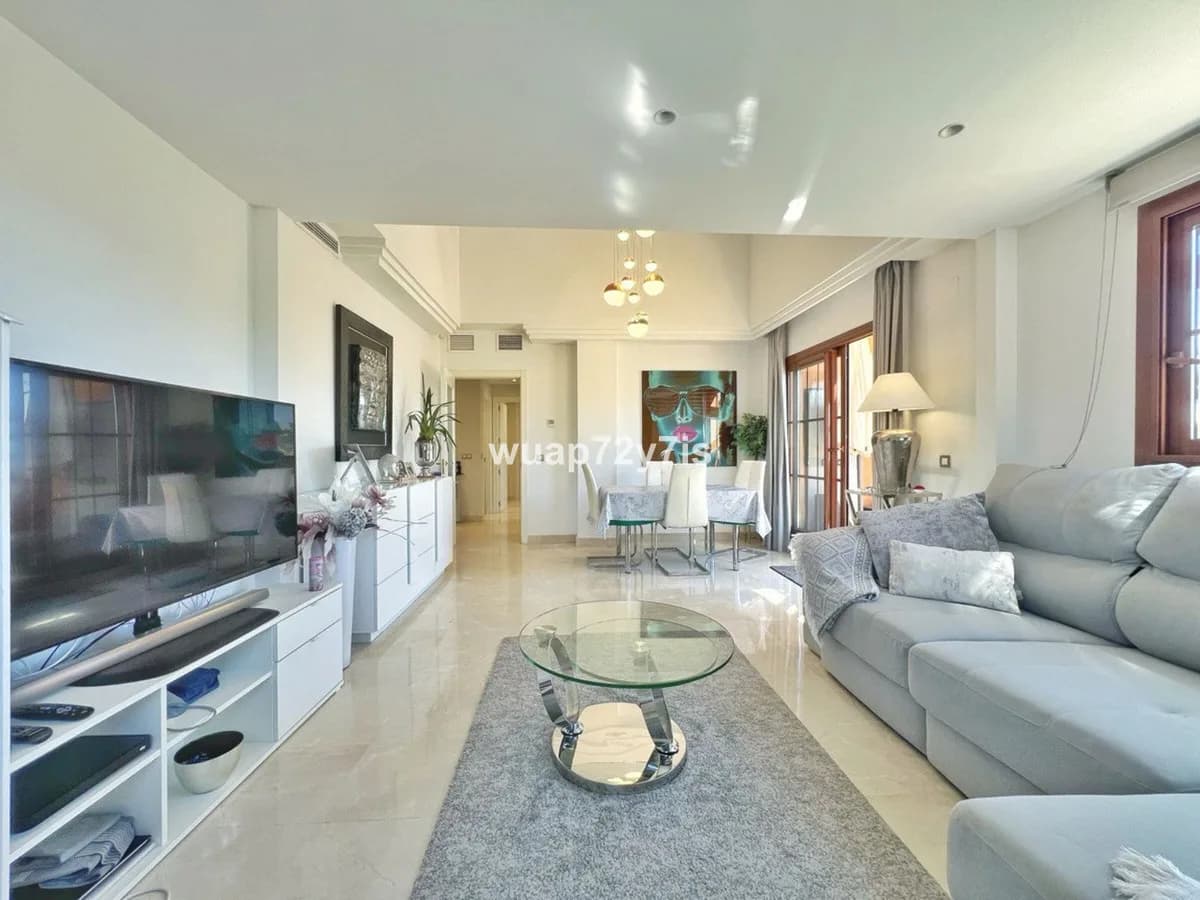 2 Bedroom Penthouse for Sale in Benahavís, Málaga - Image 6