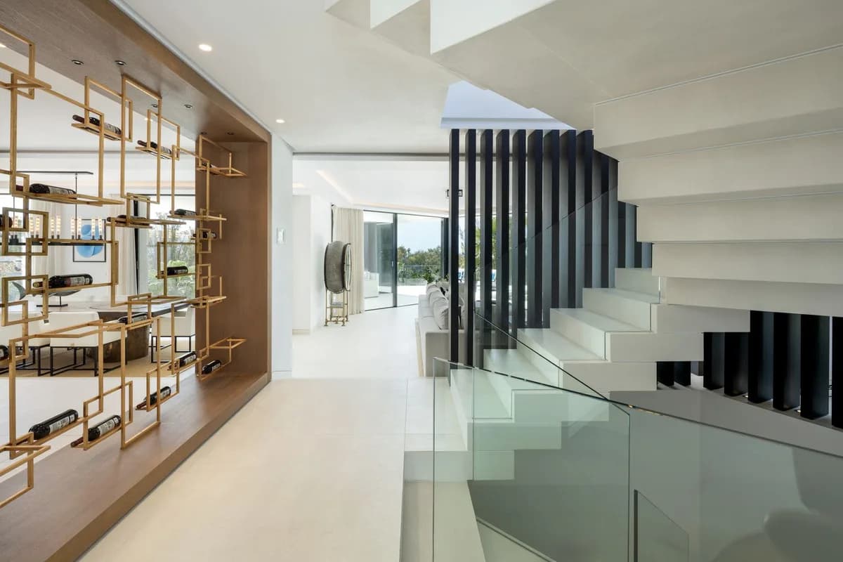5 Bedroom Detached Villa for Sale in La Quinta, Málaga - Image 3