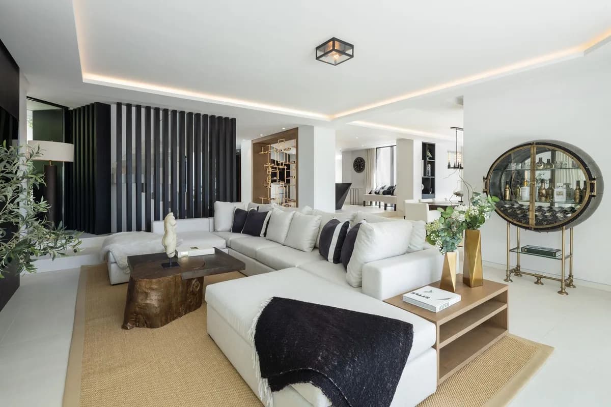 5 Bedroom Detached Villa for Sale in La Quinta, Málaga - Image 4