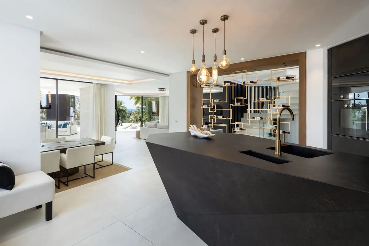 5 Bedroom Detached Villa for Sale in La Quinta, Málaga - Image 5