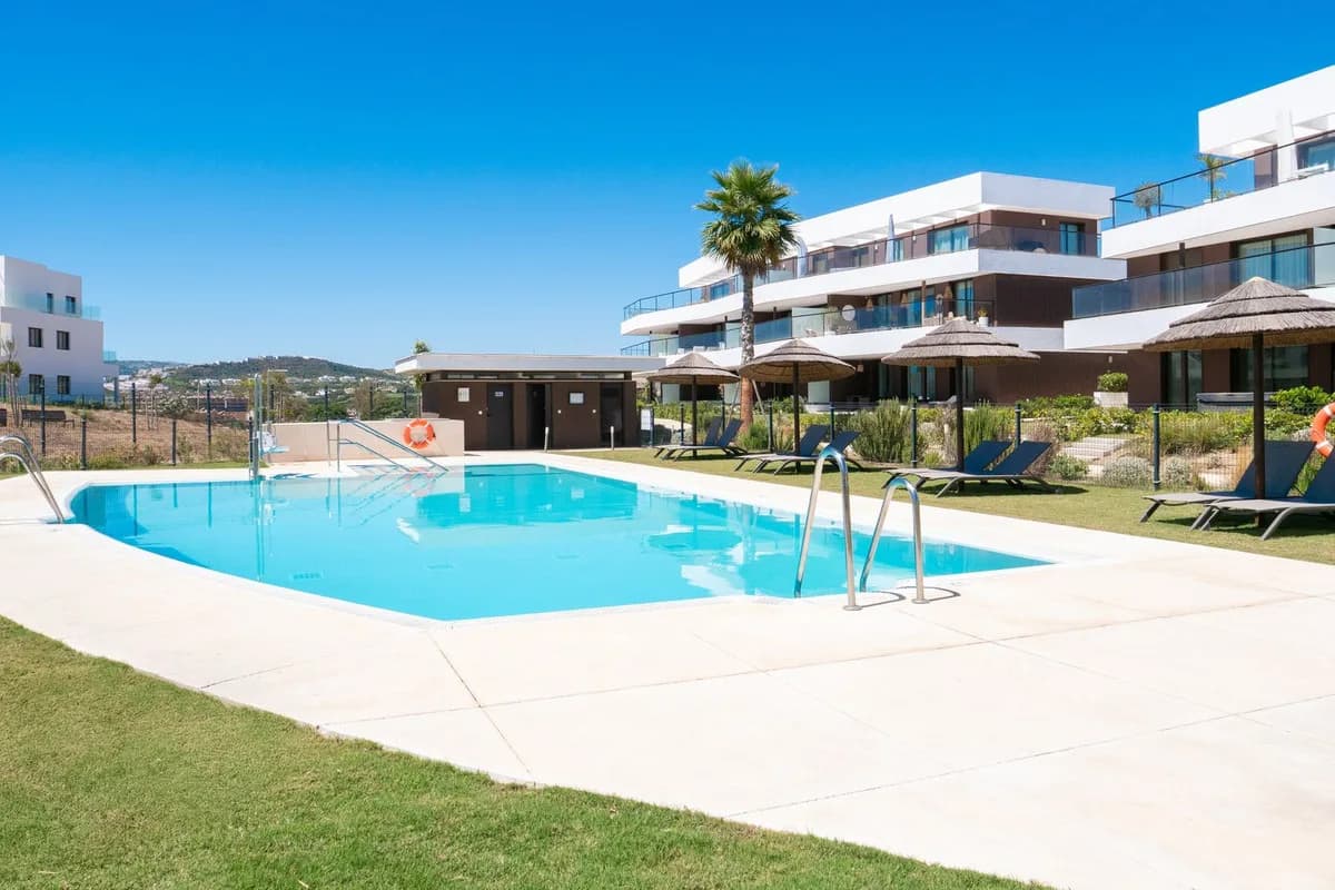 2 Bedroom Middle Floor Apartment for Sale in Casares, Málaga