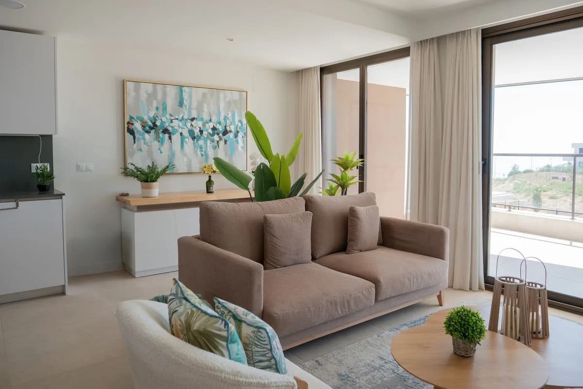 2 Bedroom Middle Floor Apartment for Sale in Casares, Málaga - Image 3