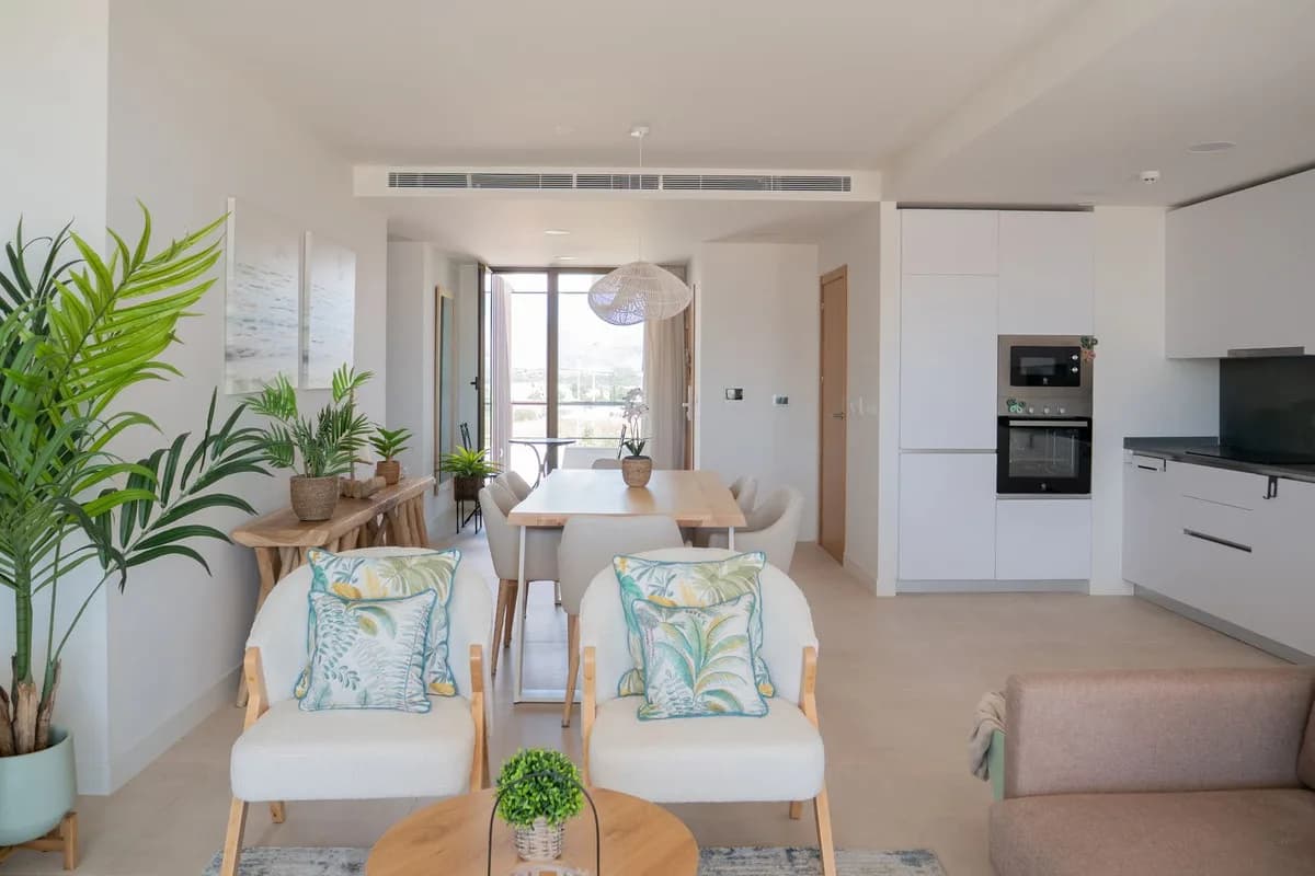 2 Bedroom Middle Floor Apartment for Sale in Casares, Málaga - Image 5