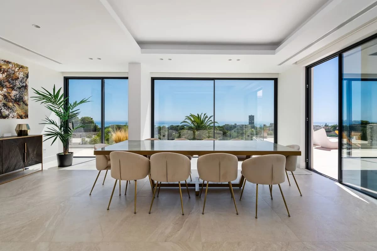 4 Bedroom Detached Villa for Sale in Marbella, Málaga - Image 4