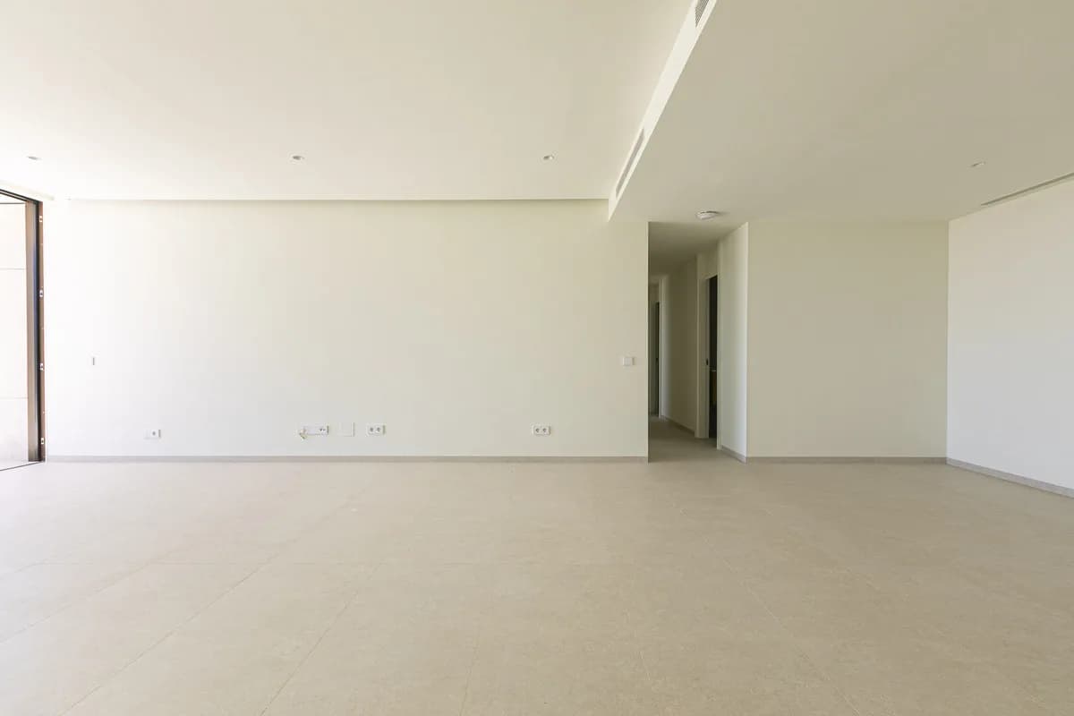 3 Bedroom Middle Floor Apartment for Sale in Benahavís, Málaga - Image 9