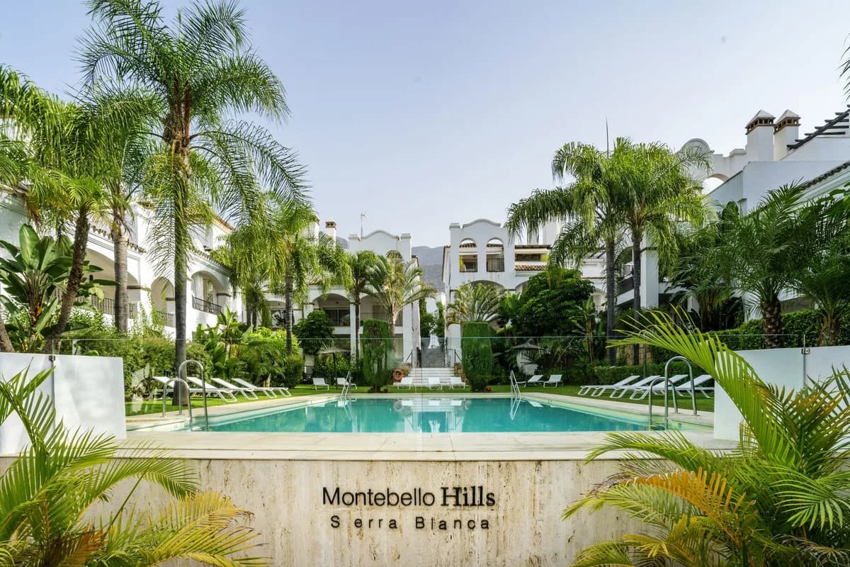 3 Bedroom Middle Floor Apartment for Sale in Marbella, Málaga