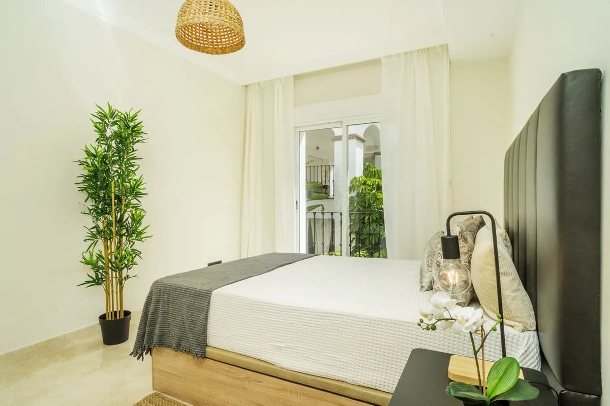 3 Bedroom Middle Floor Apartment for Sale in Marbella, Málaga - Image 6