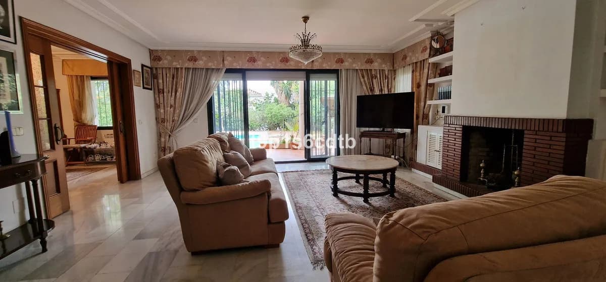 5 Bedroom Detached Villa for Sale in Marbella, Málaga - Image 6