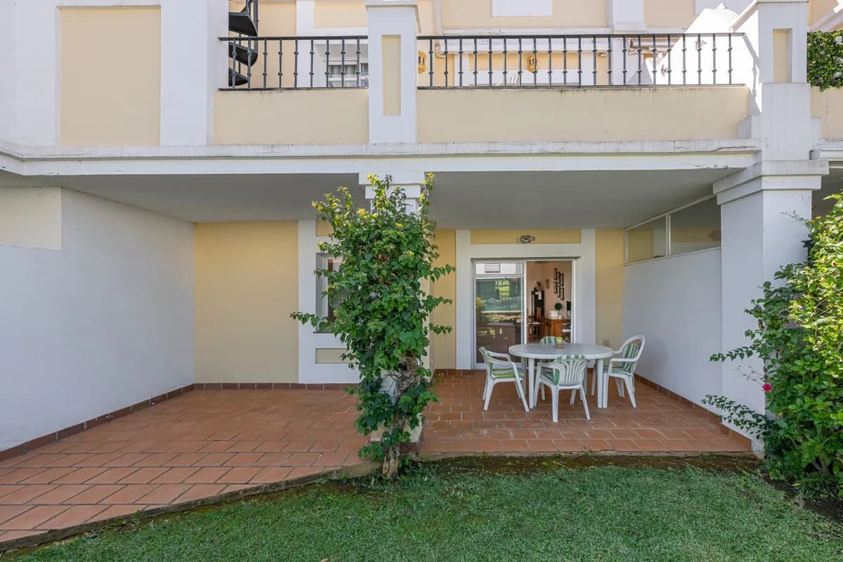 2 Bedroom Ground Floor Apartment for Sale in Nueva Andalucía, Málaga
