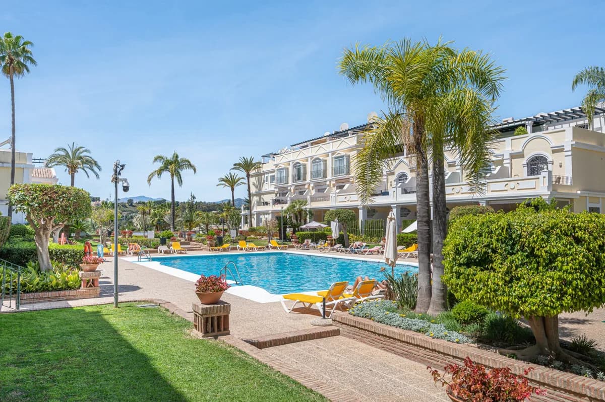 2 Bedroom Ground Floor Apartment for Sale in Nueva Andalucía, Málaga - Image 9