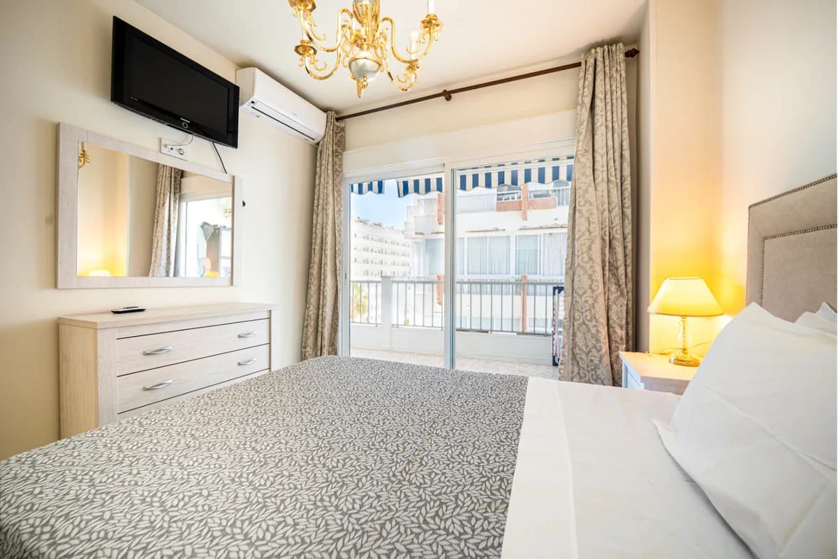 1 Bedroom Middle Floor Apartment for Sale in Marbella, Málaga - Image 5