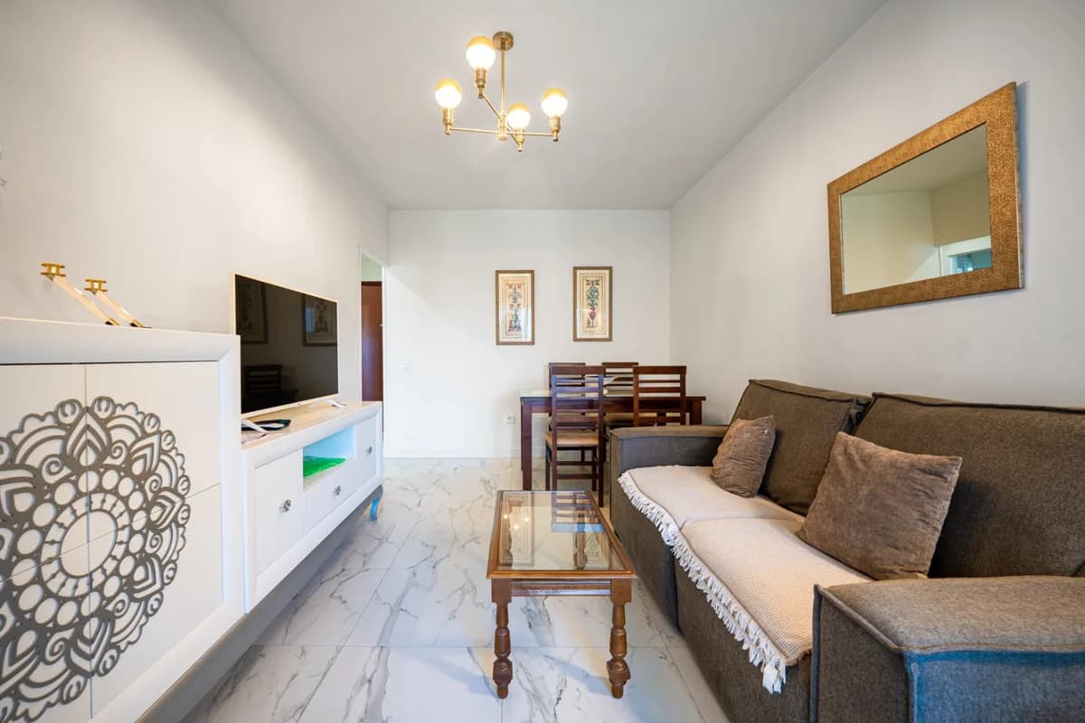 1 Bedroom Middle Floor Apartment for Sale in Marbella, Málaga - Image 9
