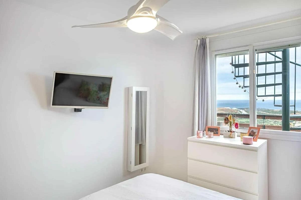3 Bedroom Top Floor Apartment for Sale in Casares, Málaga - Image 7