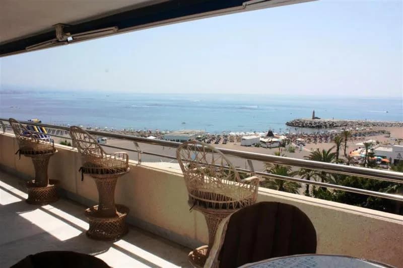 3 Bedroom Middle Floor Apartment for Sale in Puerto Banús, Málaga - Image 3