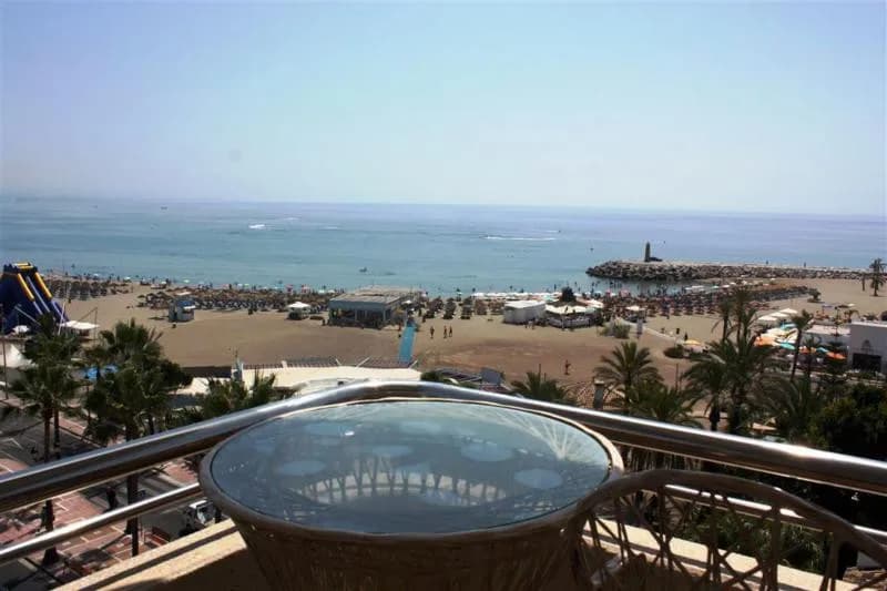 3 Bedroom Middle Floor Apartment for Sale in Puerto Banús, Málaga - Image 4