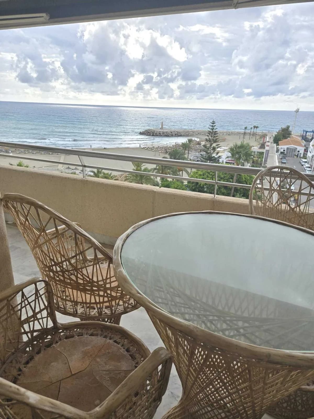 3 Bedroom Middle Floor Apartment for Sale in Puerto Banús, Málaga - Image 9