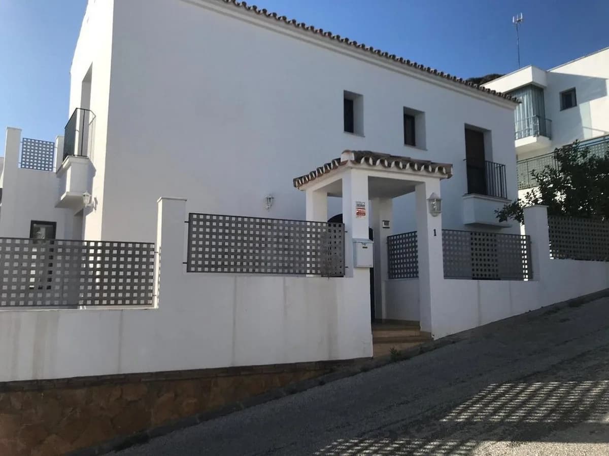 4 Bedroom Semi-Detached House for Sale in Benalmadena, Málaga - Image 5