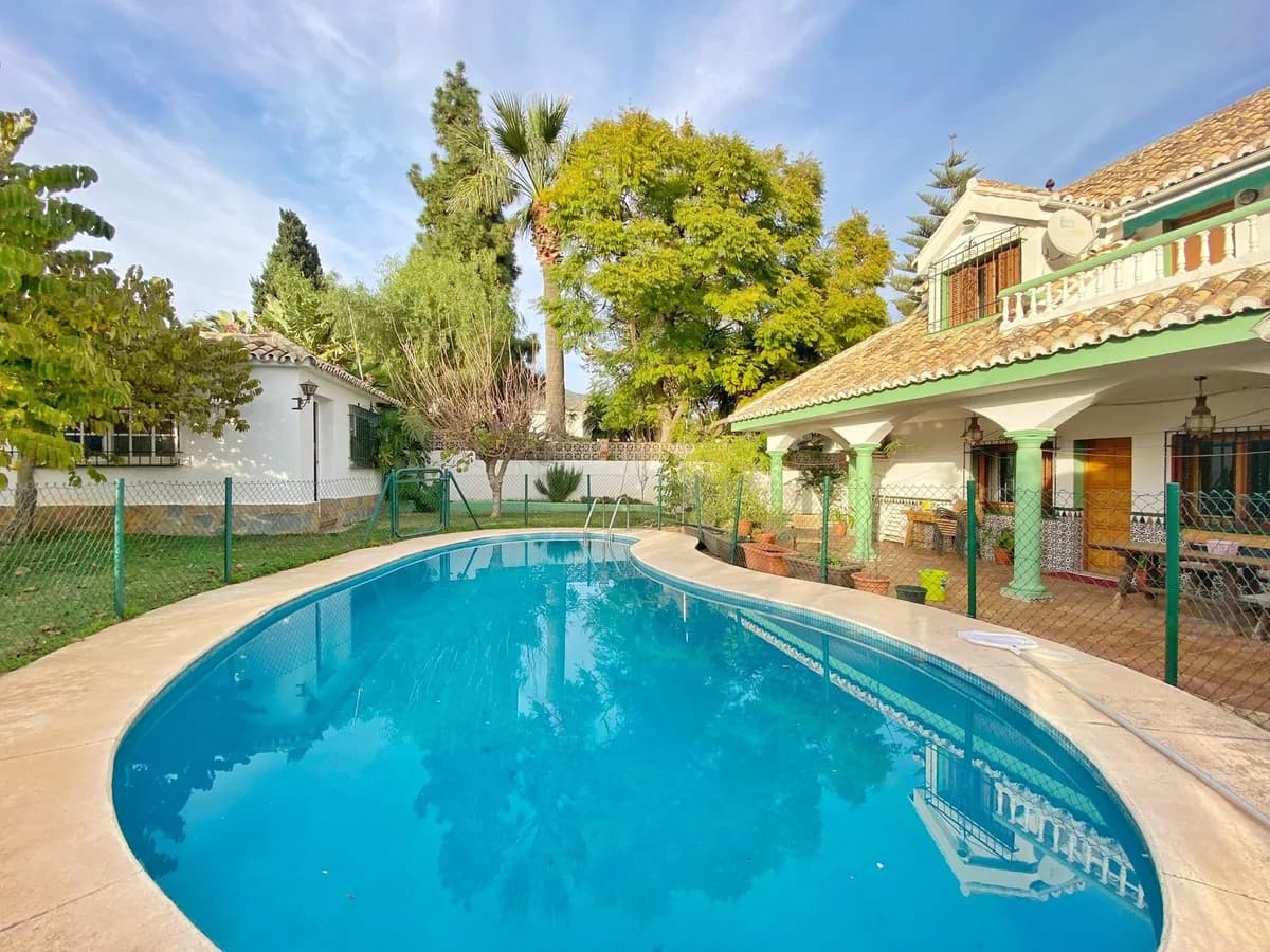 5 Bedroom Detached Villa for Sale in Marbella, Málaga - Image 2