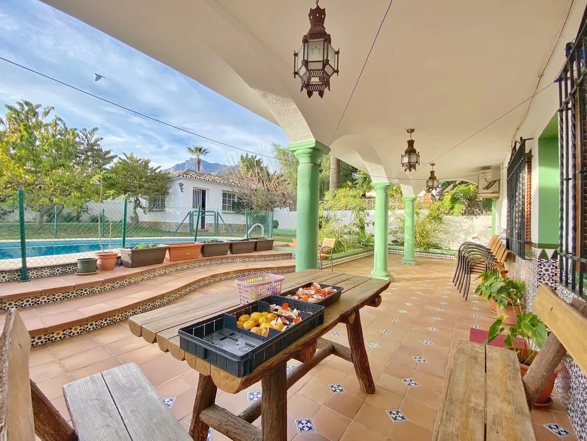 5 Bedroom Detached Villa for Sale in Marbella, Málaga - Image 6
