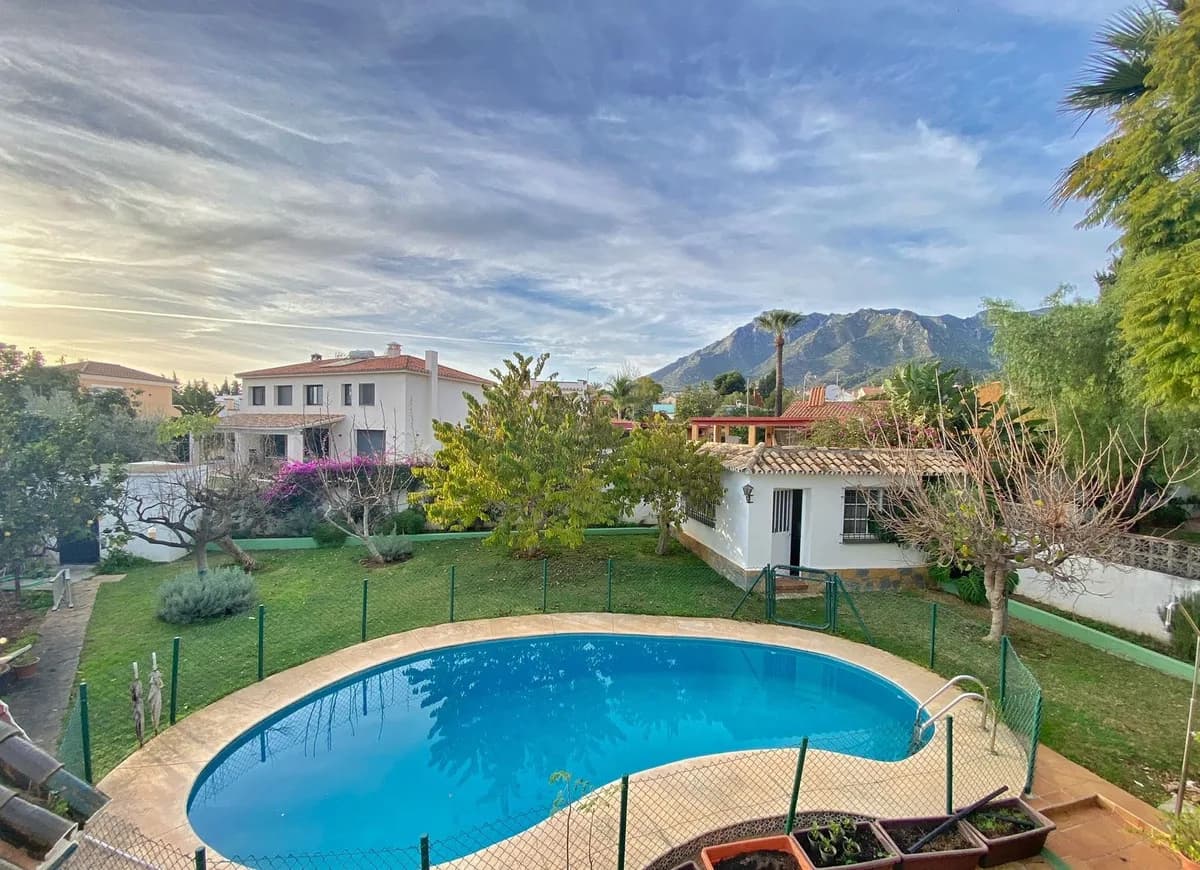 5 Bedroom Detached Villa for Sale in Marbella, Málaga - Image 8